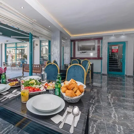 Hotel Theluna