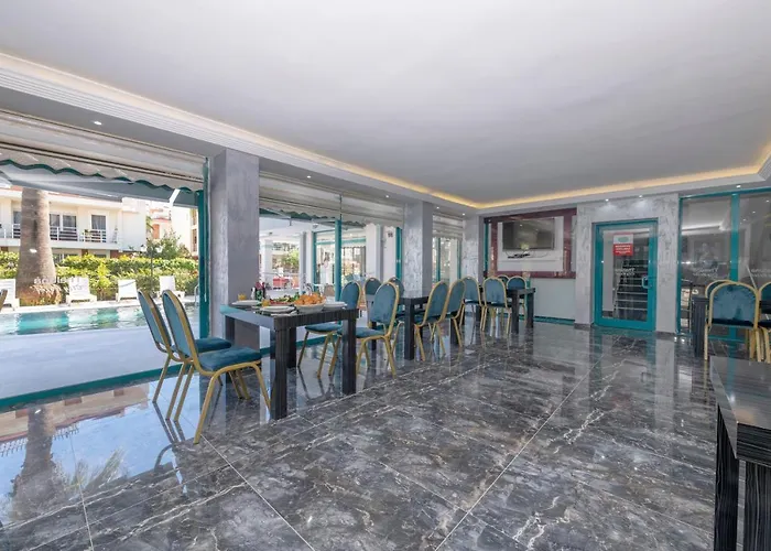 Theluna Hotel