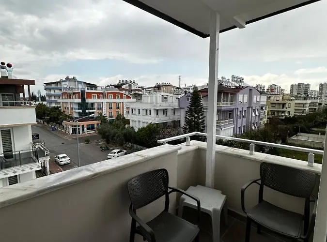 Theluna Hotel
