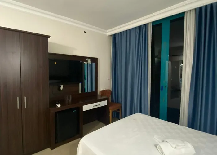 Theluna Hotel