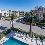 Theluna Hotel