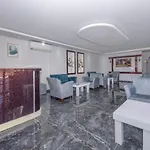 Hotel Theluna