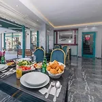 Hotel Theluna