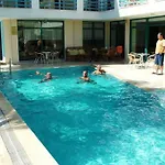 Hotel Theluna